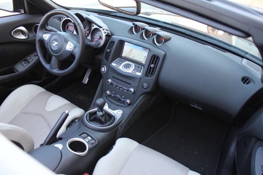  Nissan 370Z Roadster 2013 года  (фото 17 из 20)